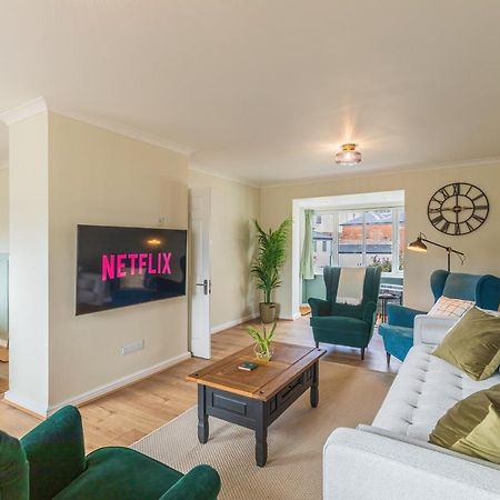4 Bed City House With Private Garden And Parking Winchester Exterior foto