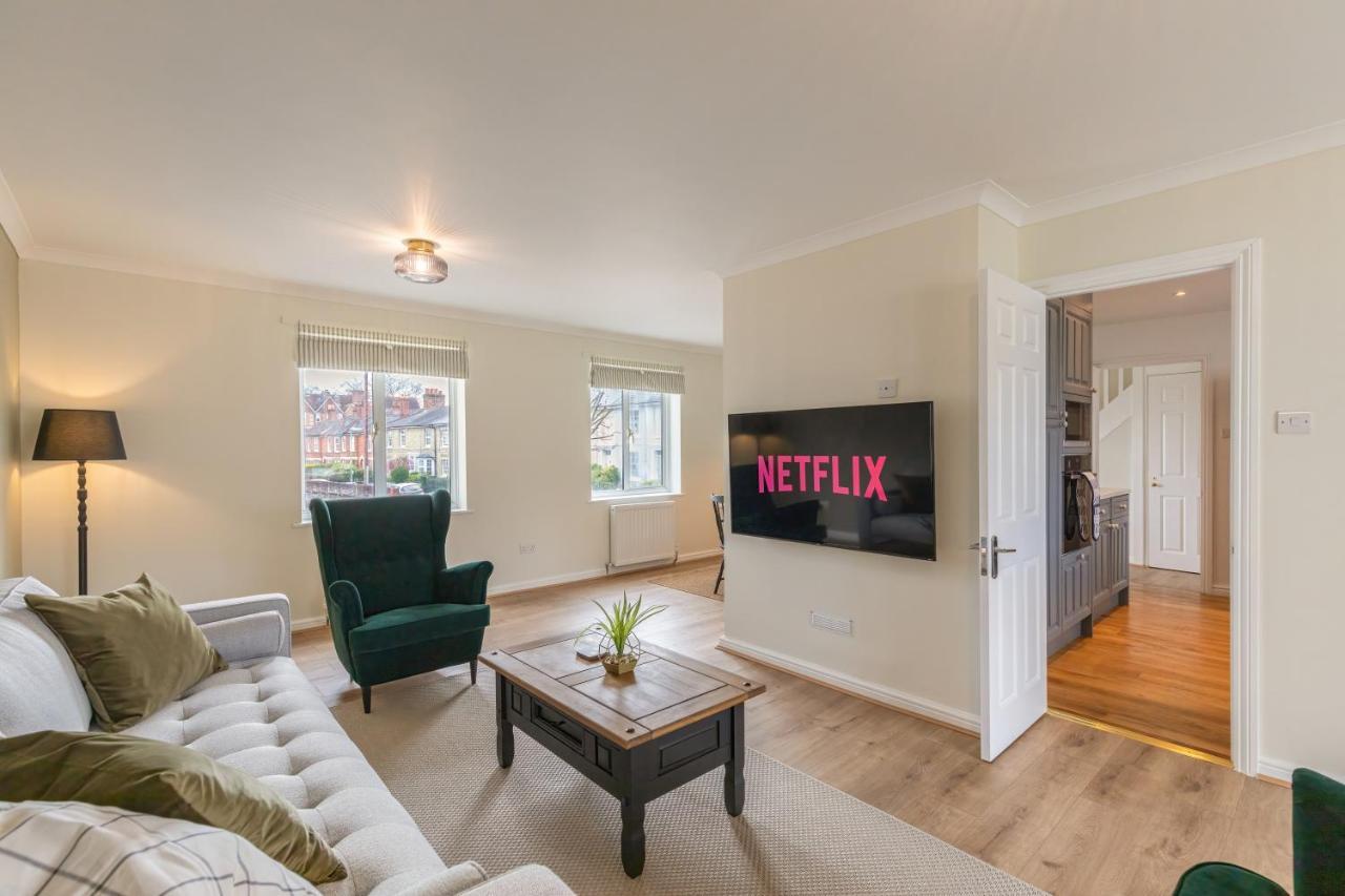 4 Bed City House With Private Garden And Parking Winchester Exterior foto