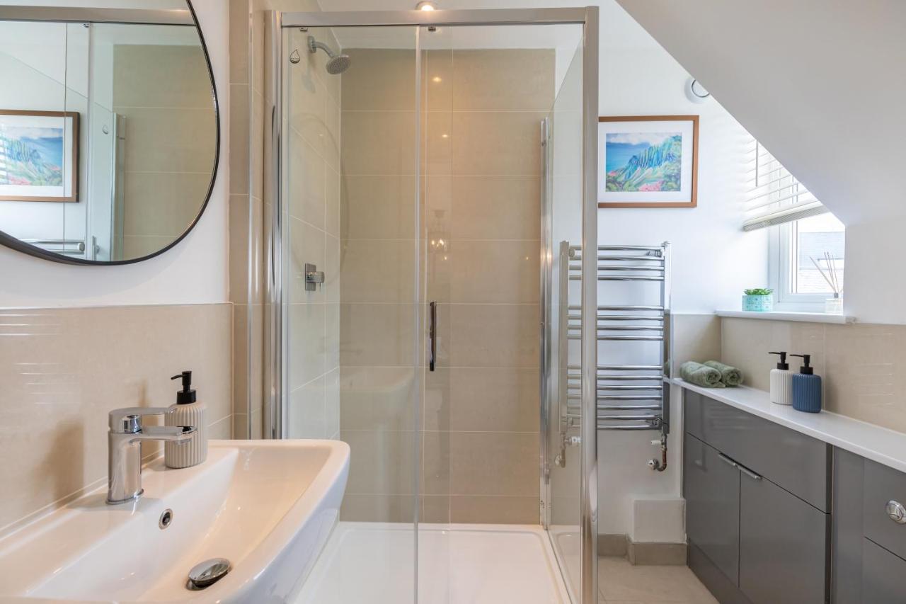 4 Bed City House With Private Garden And Parking Winchester Exterior foto